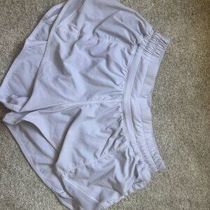 Lululemon Hotty Hot Low-Rise Lined Short 2.5" (size 2)
